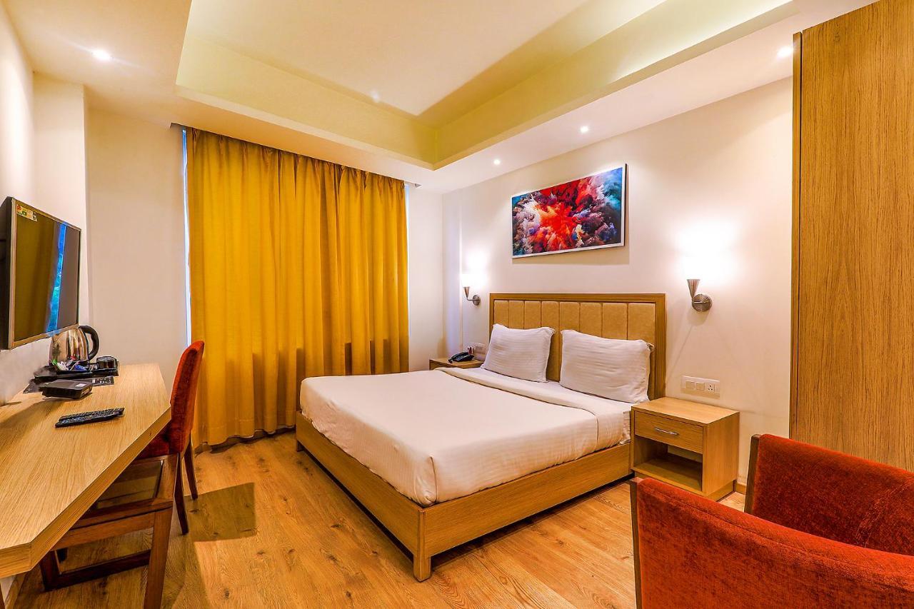 Fabhotel Surya Grand Gomti Nagar Chinhat Exterior photo